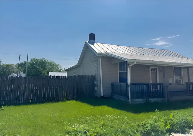 2nd image of 900 N Maple St, Eaton, OH 45320 | MLS# 958718