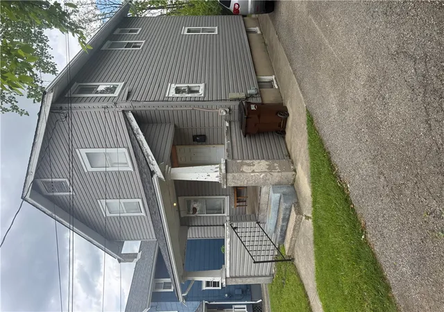 2nd image of 106 S Fostoria Ave, Springfield, OH 45505 | MLS# 958894