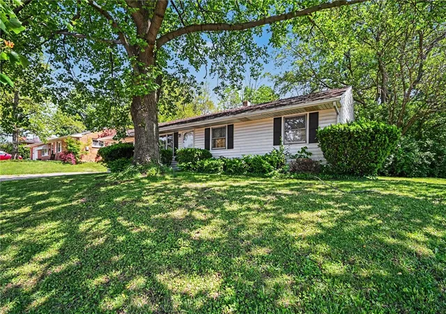 2nd image of 213 S Breiel Blvd, Middletown, OH 45044 | MLS# 958991