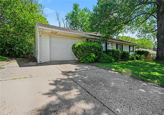 3rd image of 213 S Breiel Blvd, Middletown, OH 45044 | MLS# 958991
