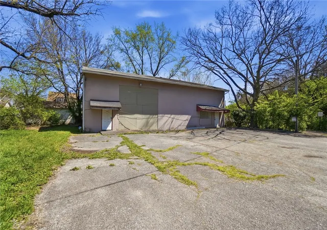 3rd image of 902 Crawford St, Middletown, OH 45044 | MLS# 959047