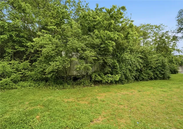 Listing Photo 2 - Condo for sale in building located at 902 Crawford St, Middletown, OH 45044 - Unit #