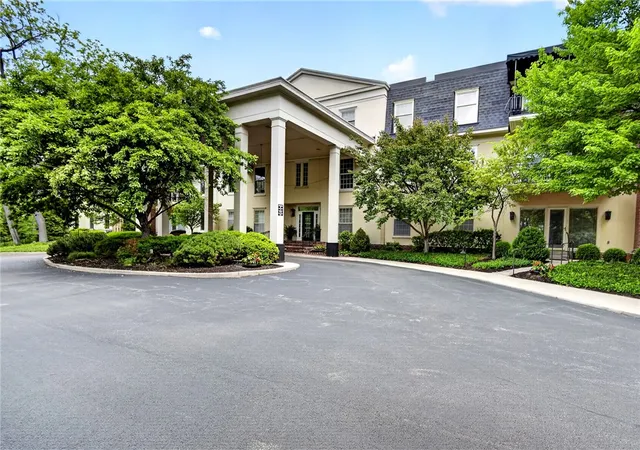 Homes for sale in Oakwood, OH | 333 Oakwood Ave #2A, Oakwood, OH 45409 | MLS# 959048