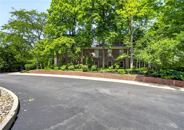 Homes for sale in Oakwood, OH | 333 Oakwood Avenue, Oakwood, OH 45409 | Houzeo