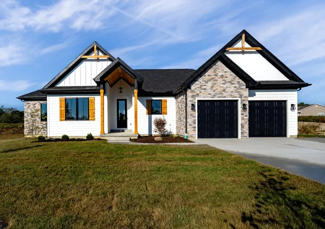 Photo 1 of Single family home for sale at 755 Lake Blf Ct, Lebanon, OH 45036 | MLS# 959263 | Listing updated on 2026-05-15