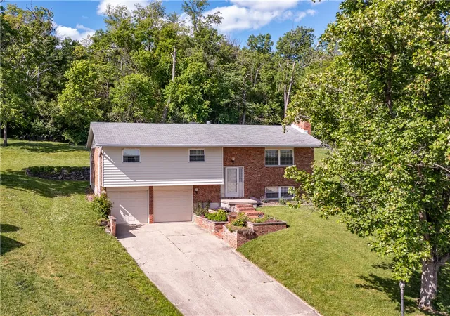Homes for sale in Miamisburg, OH | 860 Lea Castle Pl, Miamisburg, OH 45342 | MLS# 959262