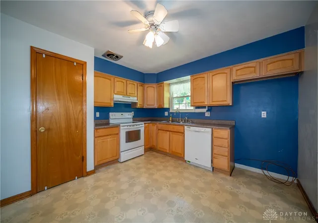 Homes for sale in Miamisburg, OH | 860 Lea Castle Pl, Miamisburg, OH 45342 | MLS# 959262