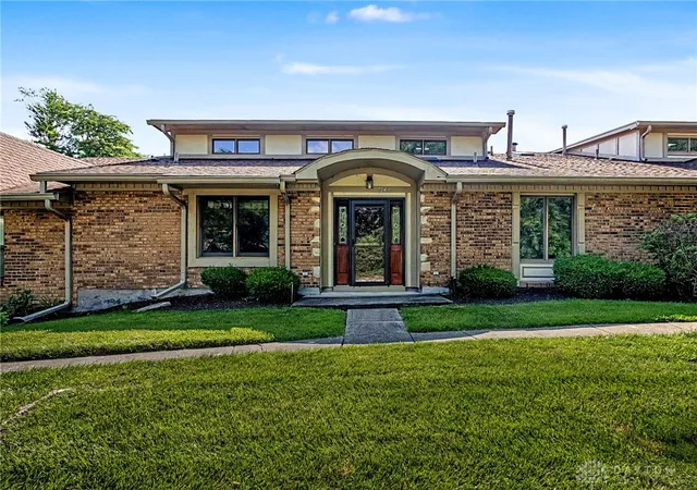 Homes for sale in Dayton, OH | 7147 Fallen Oak, Dayton, OH 45459 | MLS# 959355