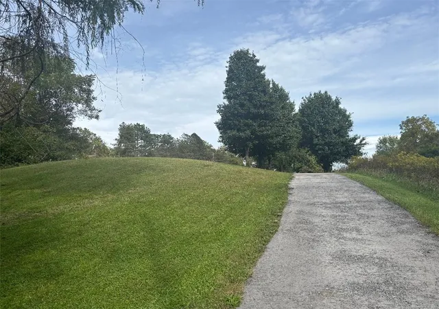 Photo 4 of Single family home for sale at 471 Ogden Rd, Wilmington, OH 45177 | MLS# 958988 | Listing updated on 2026-10-01