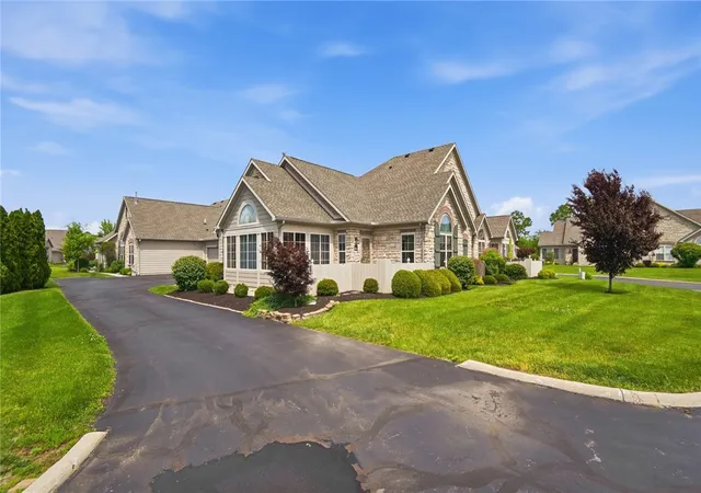 Homes for sale in Fairborn, OH | 7026 Creekside Cir, Fairborn, OH 45324 | MLS# 959679