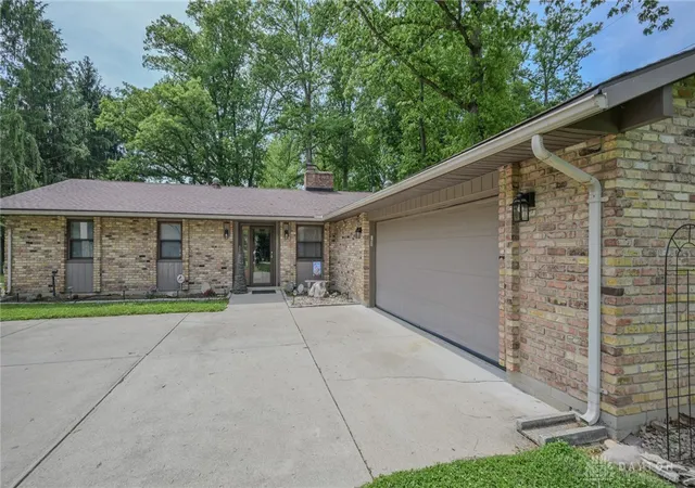 1st image of 2693 Ehrhart Dr, Springfield, OH 45502 | MLS# 959755
