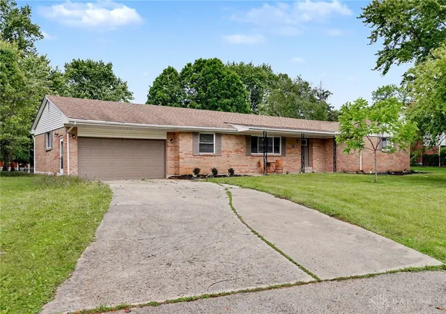 Homes for sale in Beavercreek, OH | 2569 Richmar Dr, Beavercreek, OH 45434 | MLS# 959798