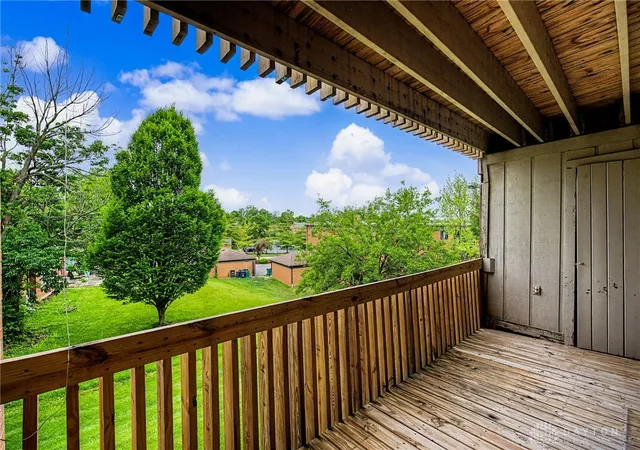 Listing Photo 2 - Condo for sale in building located at 1105 Arrowhead Xing, Dayton, OH 45449 - Unit #C