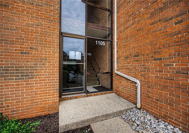Listing Photo 3 - Condo for sale in building located at 1105 Arrowhead Xing, Dayton, OH 45449 - Unit #C