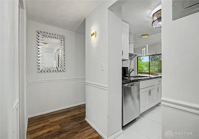 Listing Photo 5 - Condo for sale in building located at 1105 Arrowhead Xing, Dayton, OH 45449 - Unit #C