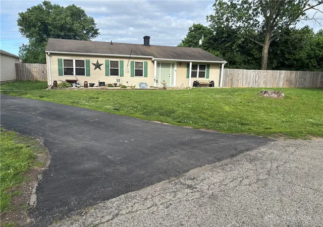 Homes for sale in Carlisle, OH | 940 Carolyn Ct, Carlisle, OH 45005 | MLS# 959870