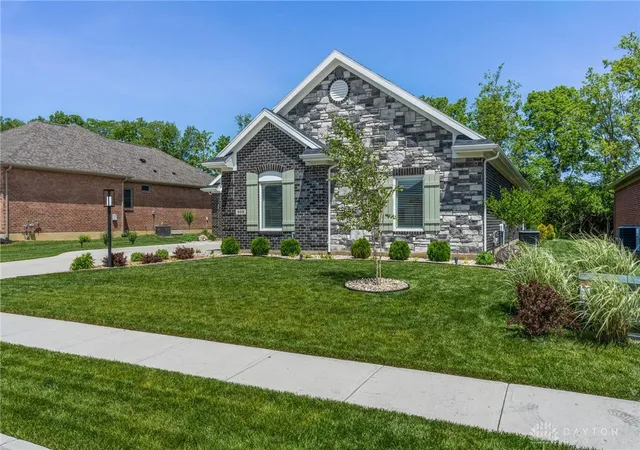 2nd image of 928 Millstone Dr, Tipp City, OH 45371 | MLS# 959488