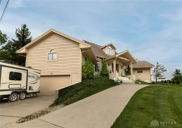 Homes for sale in Piqua, OH | 1000 Echo Lake Dr, Piqua, OH 45356 | MLS# 959934
