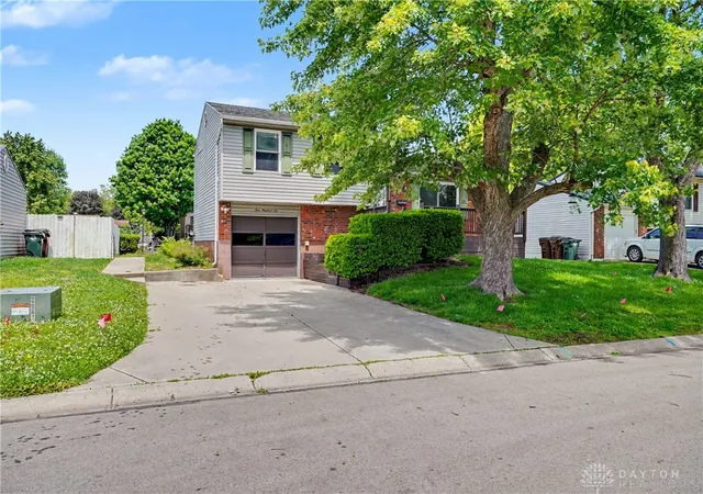 Homes for sale in Englewood, OH | 106 Walden Farm Cir, Englewood, OH 45322 | MLS# 959940
