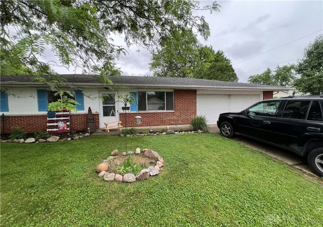 Homes for sale in New Carlisle, OH | 304 Sunset Dr, New Carlisle, OH 45344 | MLS# 959989
