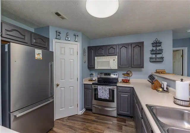 Homes for sale in Tipp City, OH | 9827 Olde Park Dr, Tipp City, OH 45371 | MLS# 960017