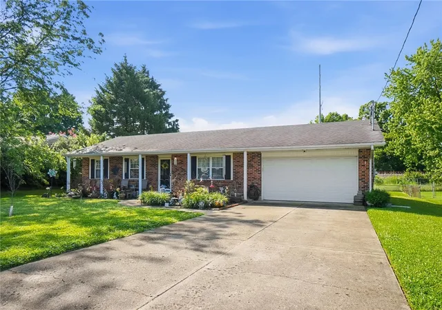 Homes for sale in Carlisle, OH | 8233 Meadowlark Dr, Carlisle, OH 45005 | MLS# 960046
