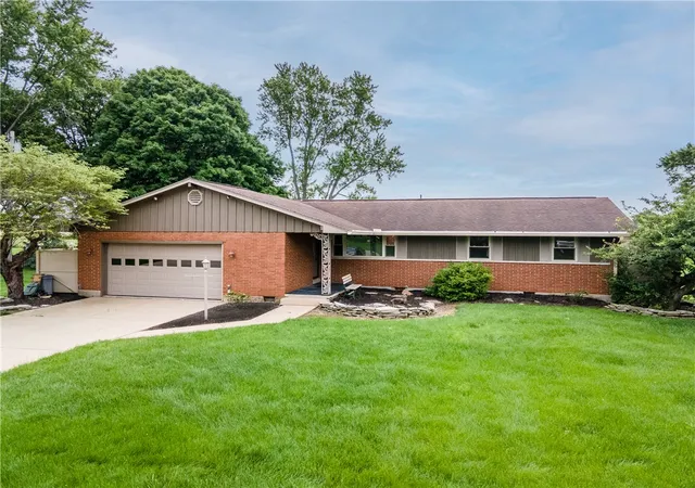 Homes for sale in Tipp City, OH | 6065 Country Estates Dr, Tipp City, OH 45371 | MLS# 960160
