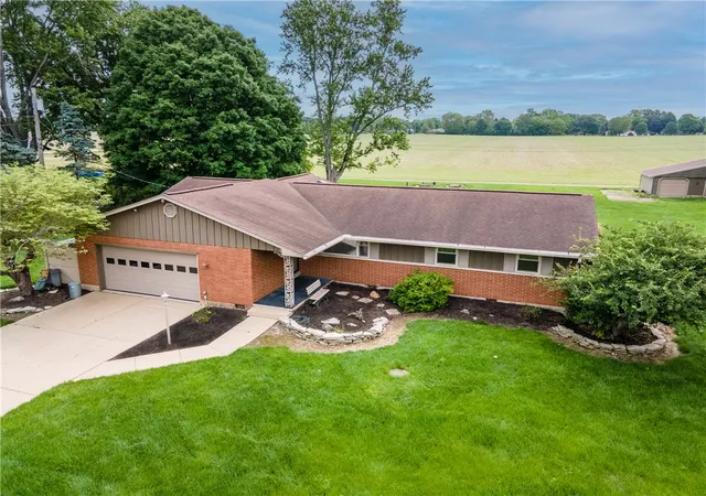 Homes for sale in Tipp City, OH | 6065 Country Estates Dr, Tipp City, OH 45371 | MLS# 960160