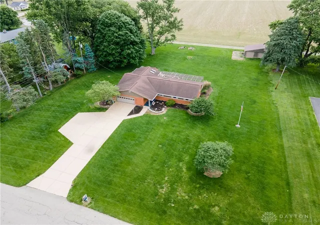 Homes for sale in Tipp City, OH | 6065 Country Estates Dr, Tipp City, OH 45371 | MLS# 960160