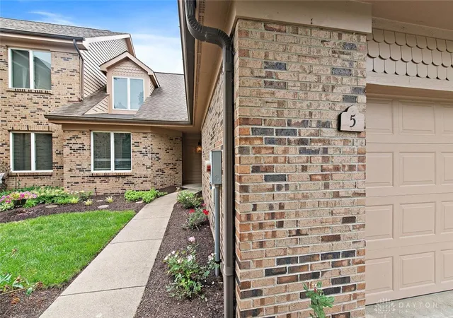 Listing Photo 2 - Condo for sale in building located at 5 Waterview Ct, Hamilton, OH 45013 - Unit #