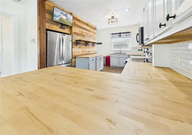 5th image of 602 W Division St, Union City, IN 47390 | MLS# 959768