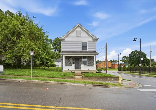 Photo 2 of Single family home for sale at 202 Warwick Ave, Hamilton, OH 45013 | MLS# 960318 | Listing updated on 2026-05-28