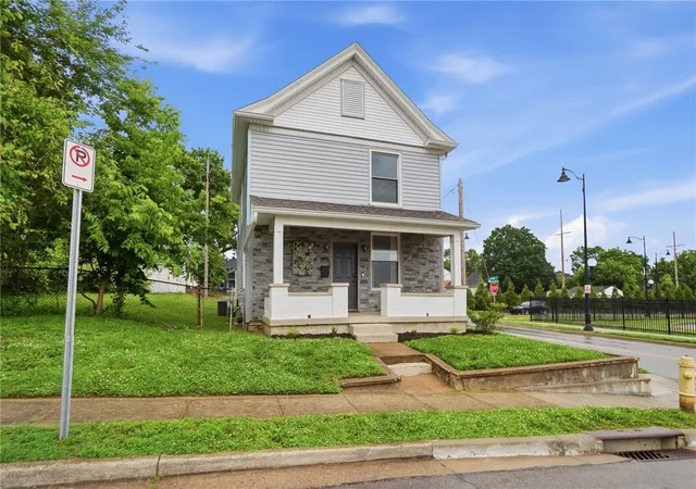 Photo 3 of Single family home for sale at 202 Warwick Ave, Hamilton, OH 45013 | MLS# 960318 | Listing updated on 2026-05-28