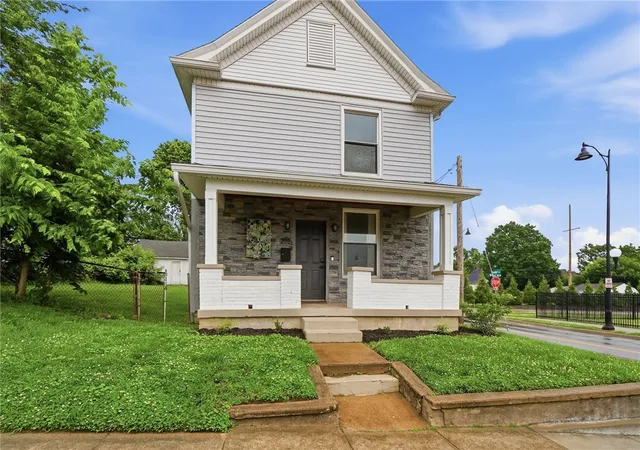 Photo 4 of Single family home for sale at 202 Warwick Ave, Hamilton, OH 45013 | MLS# 960318 | Listing updated on 2026-05-28