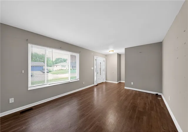 Photo 2 of Single family home for sale at 312 Porter Dr, Englewood, OH 45322 | MLS# 959295 | Listing updated on 2026-07-25