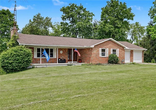 2nd image of 2105 Cheviot Hills Dr, Springfield, OH 45505 | MLS# 960233