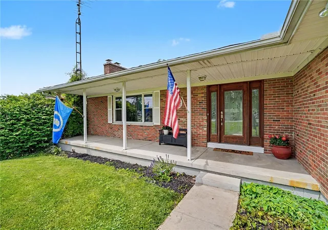 3rd image of 2105 Cheviot Hills Dr, Springfield, OH 45505 | MLS# 960233