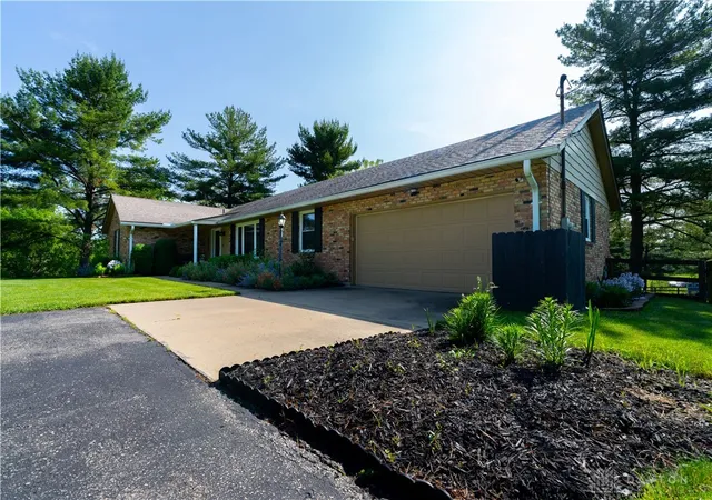 3rd image of 6126 Knollwood Dr, Springfield, OH 45502 | MLS# 960281