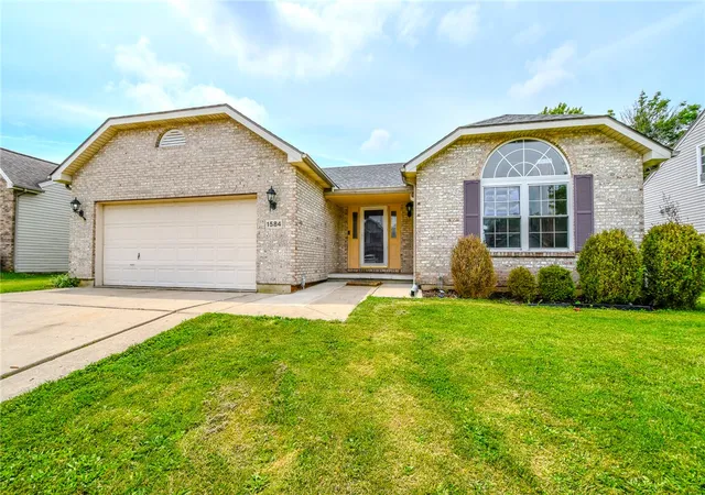 2nd image of 1584 Farrington Dr, Dayton, OH 45420 | MLS# 960128