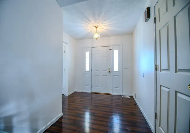 4th image of 1584 Farrington Dr, Dayton, OH 45420 | MLS# 960128