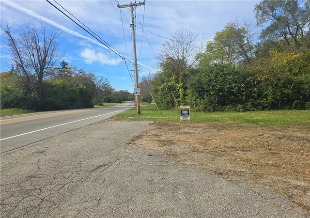 Photo 4 of Sale Pending at 4020 E Patterson Rd, Beavercreek, OH 45430 | MLS# 960710 | Listing updated on 2026-08-27