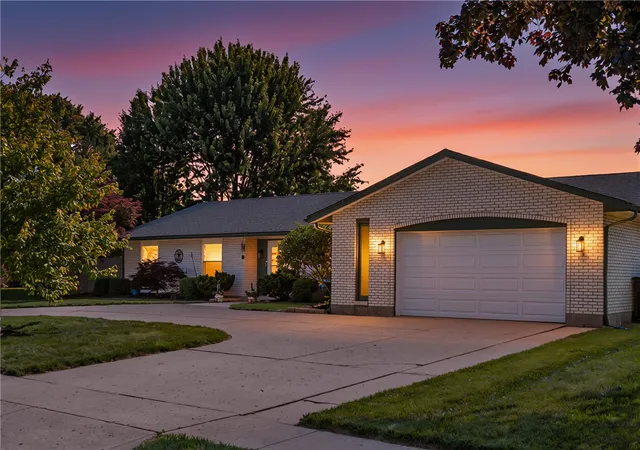 Homes for sale in Englewood, OH | 306 Scott Dr, Englewood, OH 45322 | MLS# 960674