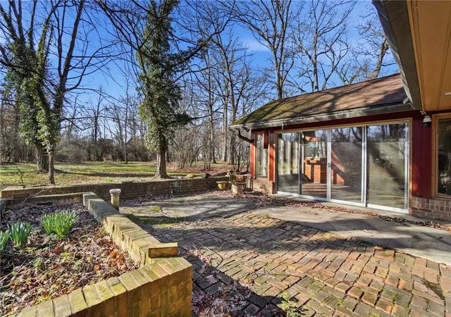 Photo 3 of Single family home for sale at 2438 Signal Hl Rd, Springfield, OH 45504 | MLS# 960937 | Listing updated on 2026-07-23