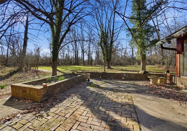 Photo 4 of Single family home for sale at 2438 Signal Hl Rd, Springfield, OH 45504 | MLS# 960937 | Listing updated on 2026-07-23