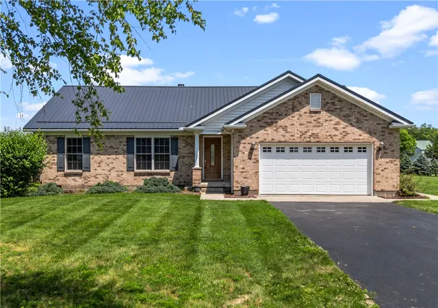 Photo 1 of Single family home for sale at 144 Fox Run Dr, Wilmington, OH 45177 | MLS# 961068 | Listing updated on 2026-07-25