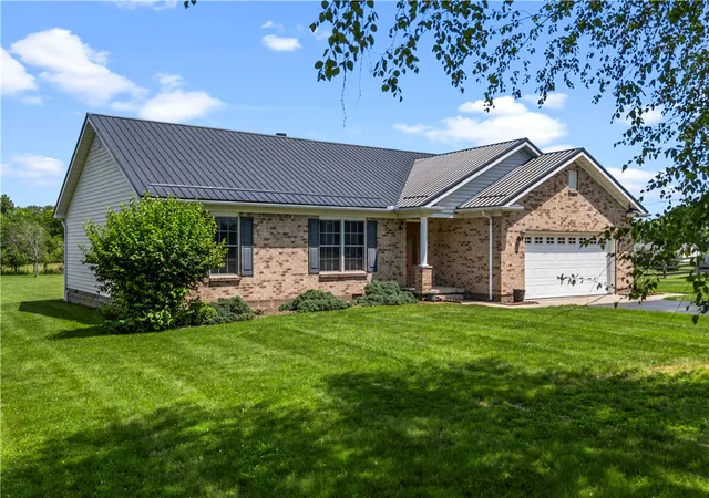 Photo 2 of Single family home for sale at 144 Fox Run Dr, Wilmington, OH 45177 | MLS# 961068 | Listing updated on 2026-07-25