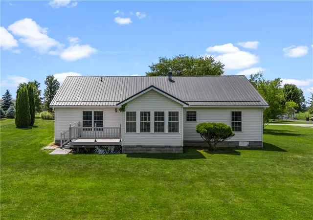 Photo 3 of Single family home for sale at 144 Fox Run Dr, Wilmington, OH 45177 | MLS# 961068 | Listing updated on 2026-07-25