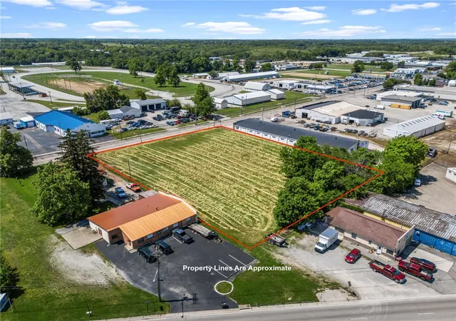 12th image of 1053 W Main St, Wilmington, OH 45177 | MLS# 961190
