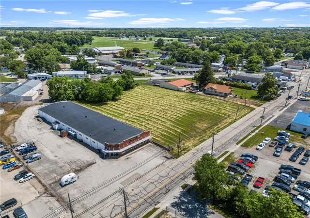 3rd image of 1053 W Main St, Wilmington, OH 45177 | MLS# 961190