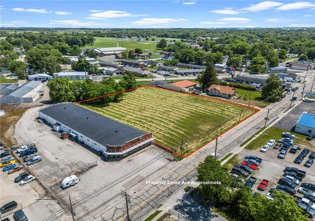 4th image of 1053 W Main St, Wilmington, OH 45177 | MLS# 961190